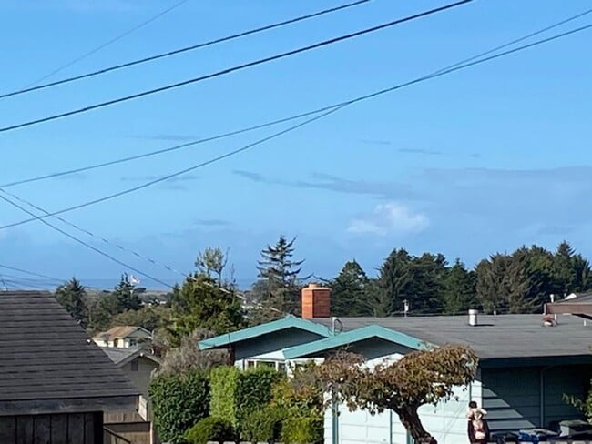 Building Photo - Beautifully done, 2/1 house in Eureka