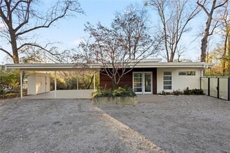 Building Photo - 935 Custer Ave SE