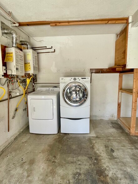 Private, free washer and dryer - 308 Encino Ln