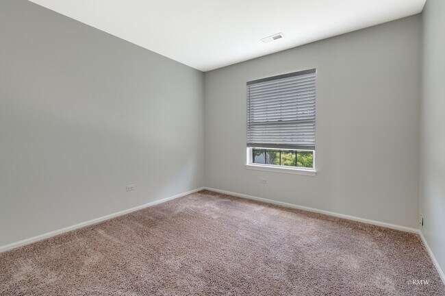 Building Photo - 310 Newport Ln