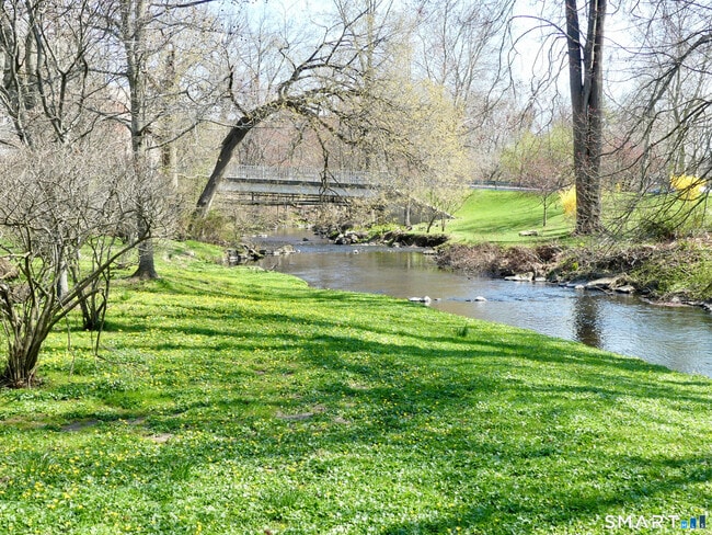 Building Photo - 105 Richards Ave