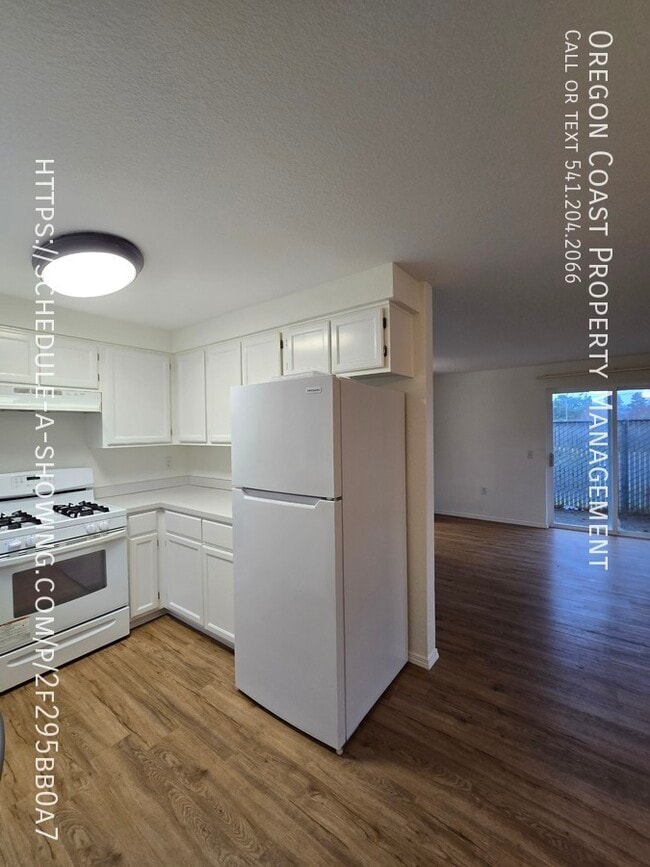 Building Photo - 1135 SE Oar Ave