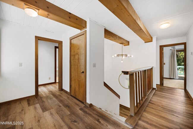 Building Photo - 445 Country Club Dr
