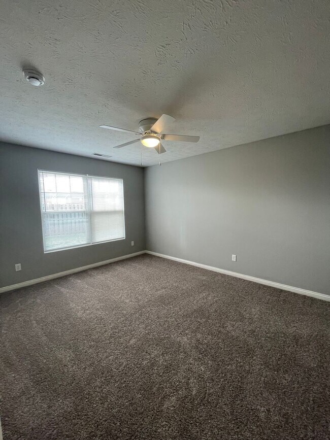 Building Photo - 3 Bedroom Single Family Home