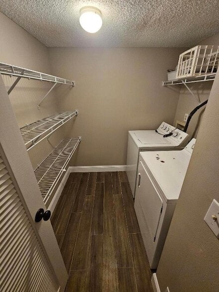 Building Photo - 706 Sunny Pine Way