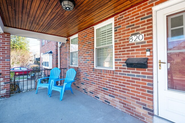 Building Photo - For Rent: Beautiful Brick Single-Family FU...