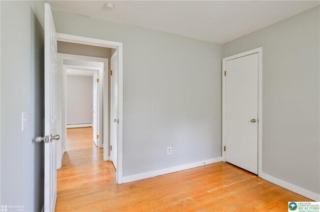 Building Photo - 3030 W Woodlawn St