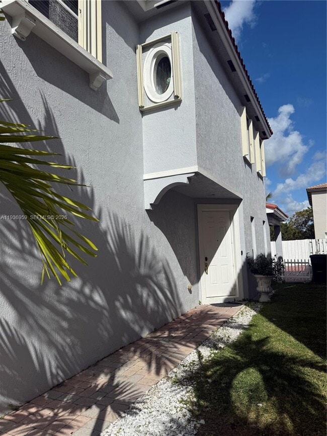 Building Photo - 3951 NE 13th Dr