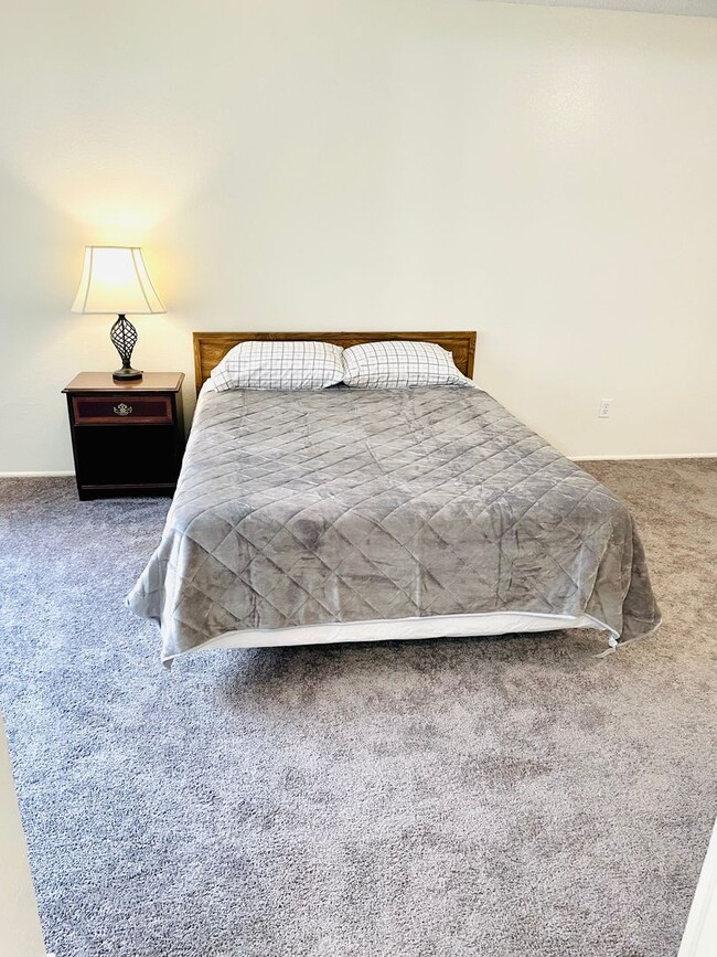 Building Photo - Studio Apartment on Las Vegas Strip - Close to all of the Excitement & More!!