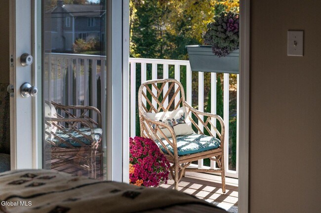 Building Photo - 166 Jefferson St