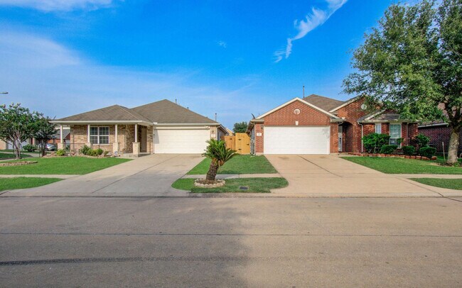 Building Photo - 7211 Crescent Mills Dr