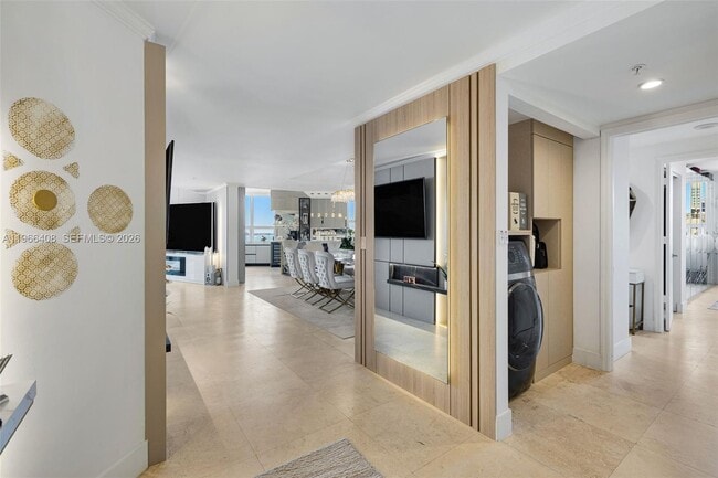 Building Photo - 848 Brickell Key Dr