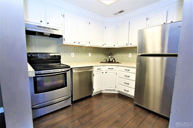 Building Photo - 604 Ravens Crest Dr
