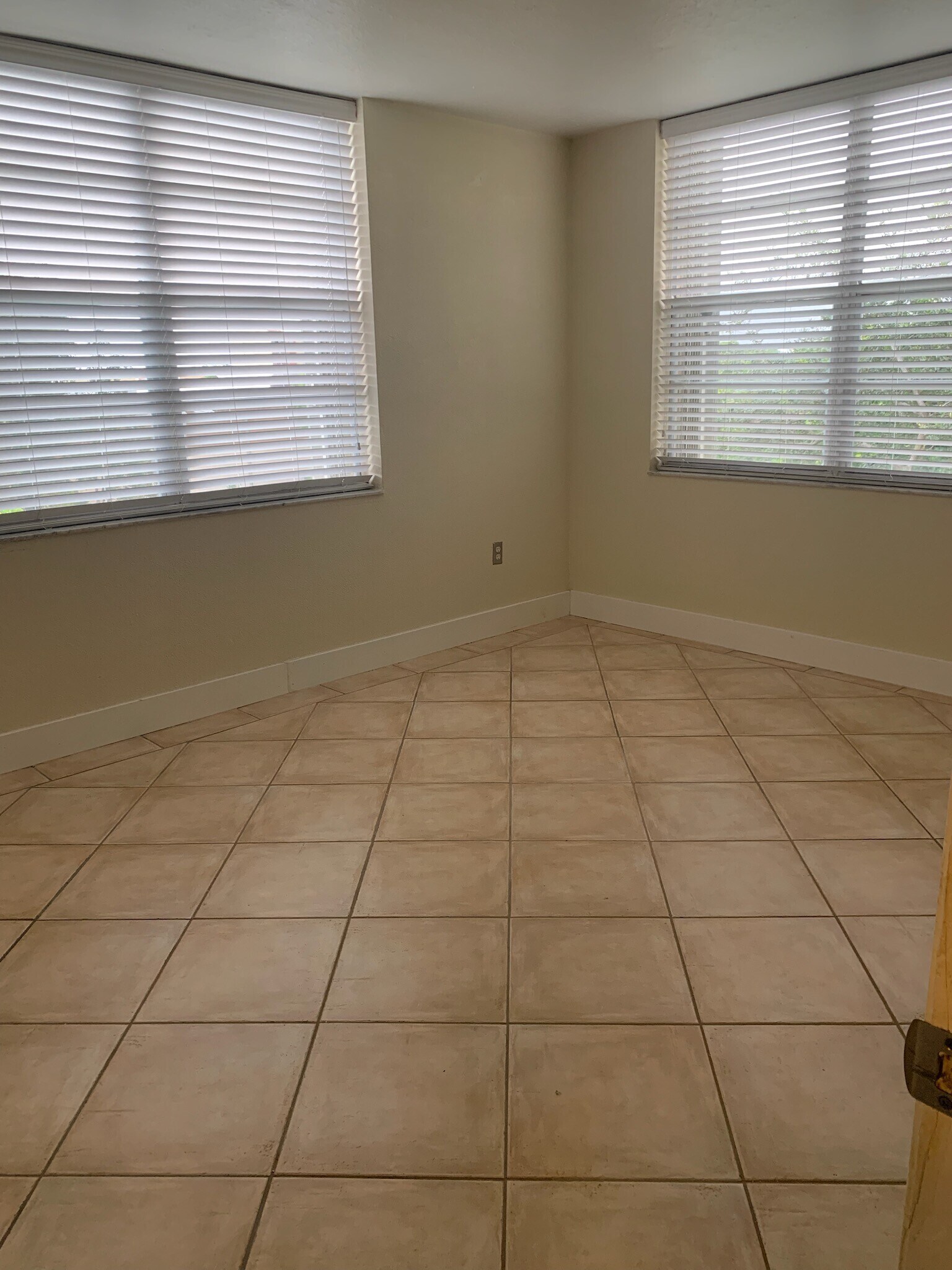 Master bedroom - 9310 Fontainebleau Blvd