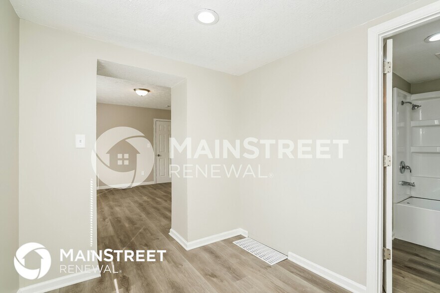Building Photo - 3050 S Roena St