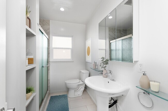 Master Bathroom - 836 N Fuller Ave