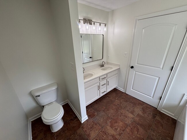 Building Photo - Spacious 4 Bed, 2.5 Bath Home for Rent!