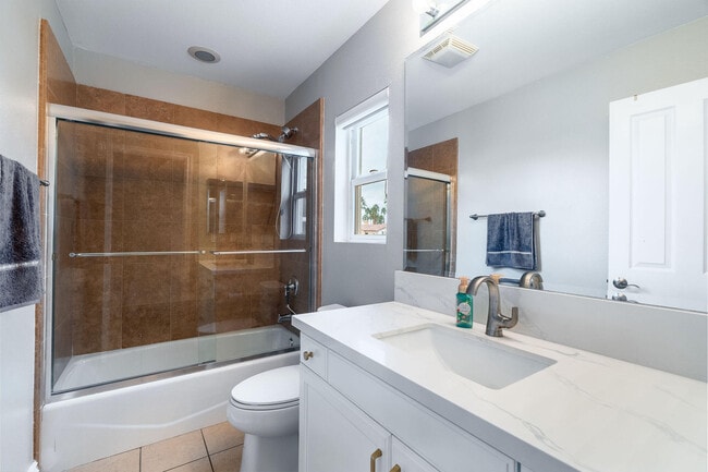 Building Photo - 282 Paseo Vista Cir