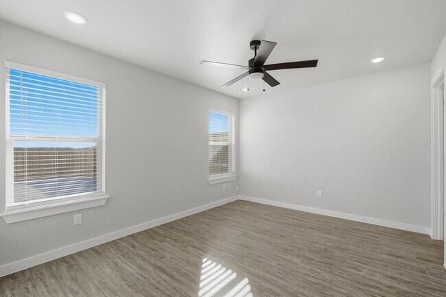 Building Photo - 3035 Glennster St
