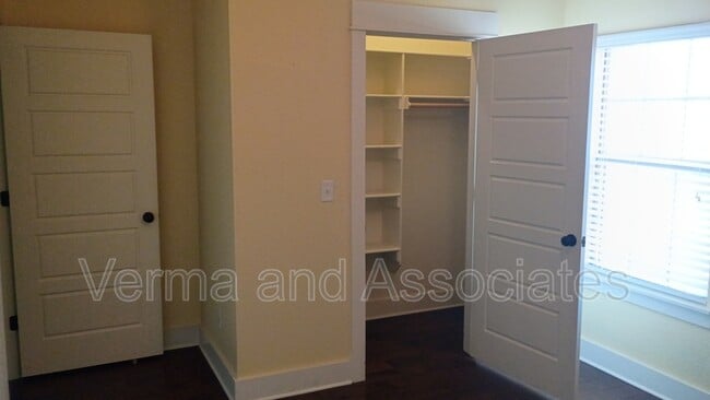 Building Photo - 1610 Sweetbriar Way