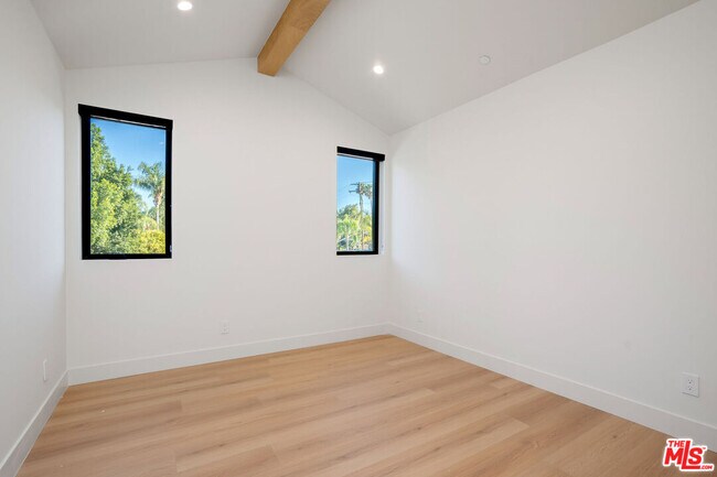 Building Photo - 5660 Winnetka Ave