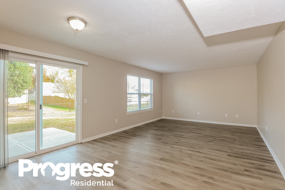 Building Photo - 2327 Fullerton Dr