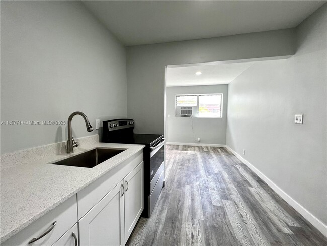 Building Photo - 808 NW 7th Terrace