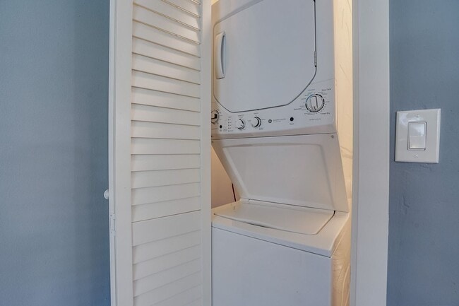 Interior Photo - 4024 Ursula Ave (B)