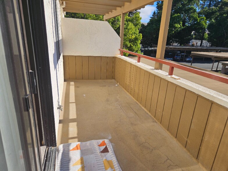 Building Photo - 5025 Valley Crest Dr