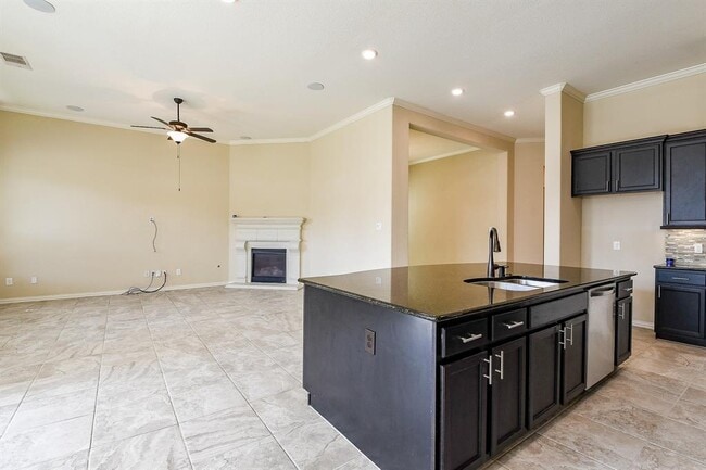 Building Photo - 21911 Avalon Queen Dr