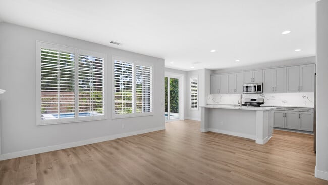 Building Photo - 183 Kingswood