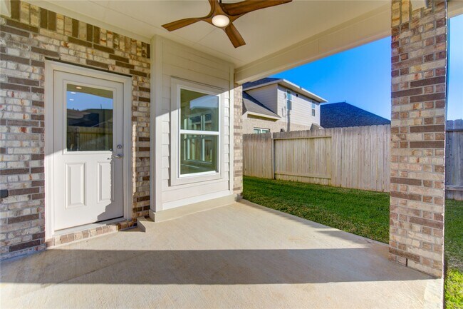 Building Photo - 30243 Twisting Springs Dr