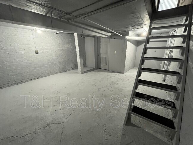Building Photo - 116 E 27th St