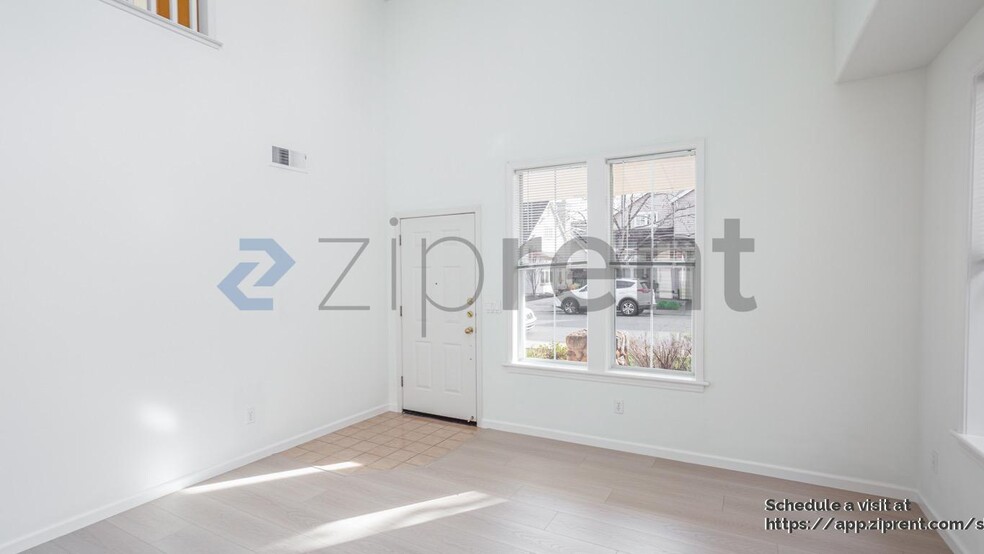 Building Photo - 5 Chester Cir