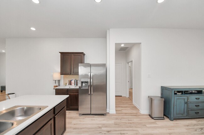 Building Photo - 1114 Bulwark