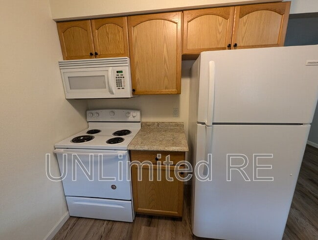 Building Photo - 319 N Park St