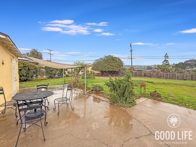 Building Photo - Charming 2BR/2BA home available in La Mesa with Large backyard!