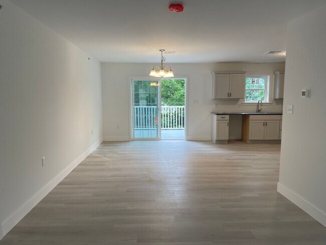Building Photo - 40 Longfellow Dr
