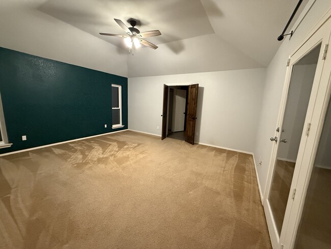 Building Photo - 2950 Crestline Dr