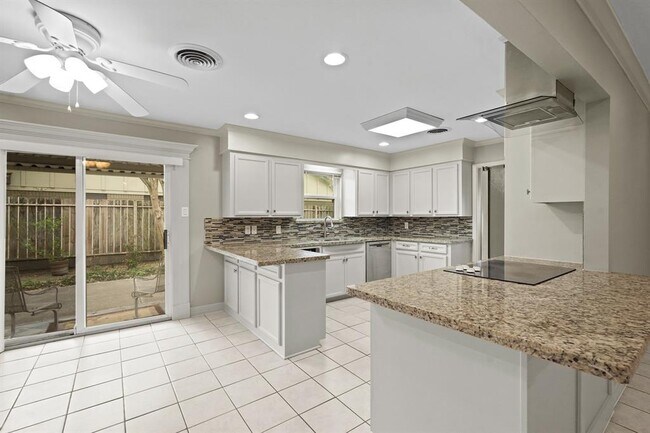 Building Photo - 5618 Bankside Dr
