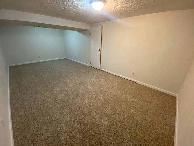 Building Photo - Spacious 3 bed home in Littleton