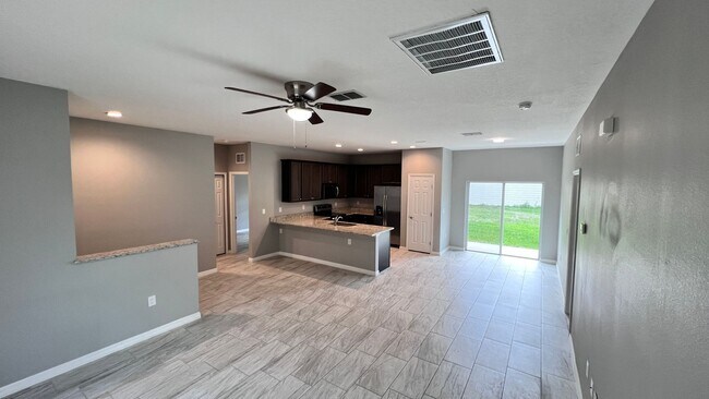 Building Photo - GORGEOUS Bedroom, 2 Bathroom Home in Palm ...