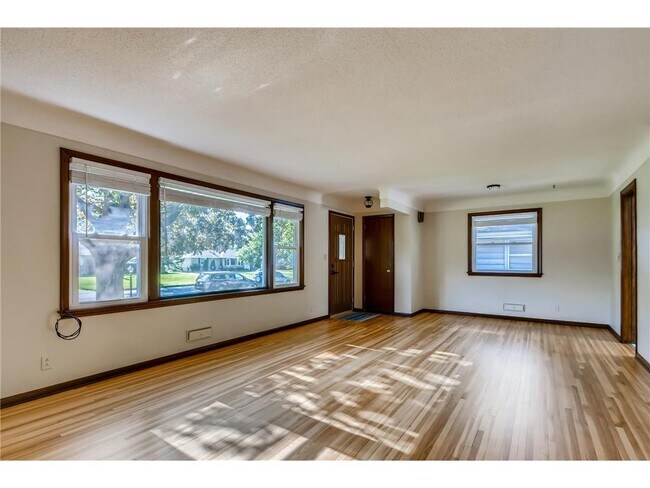 Building Photo - 7428 16th Ave S