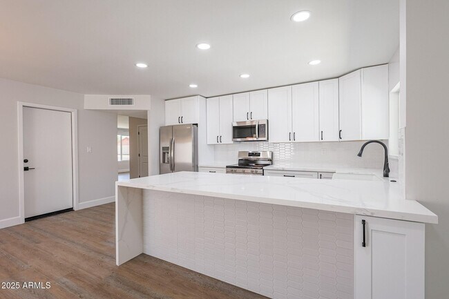 Building Photo - 11202 N 43rd Dr