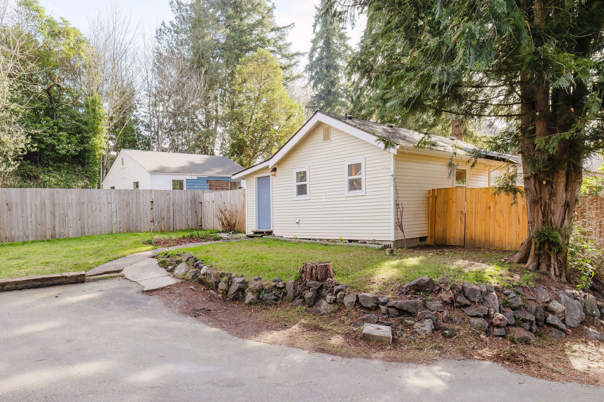 Building Photo - 3810 valley drive