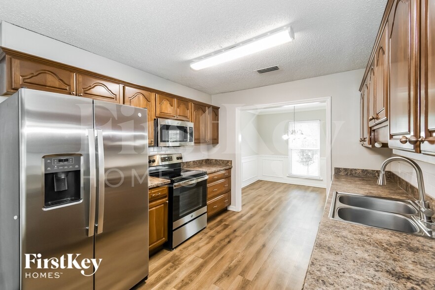 Building Photo - 3254 Remler Dr S