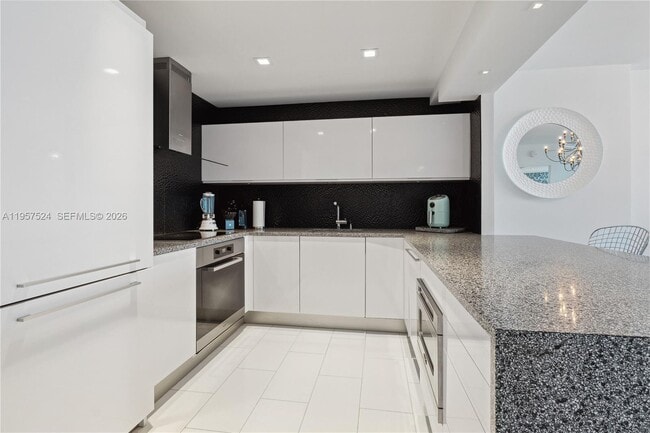 Building Photo - 2301 Collins Ave