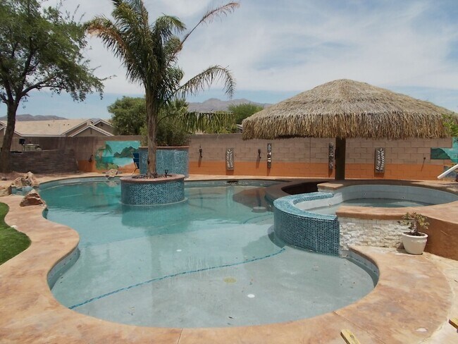 Building Photo - Stunning 4-Bedroom Ranch-Style Rental with...