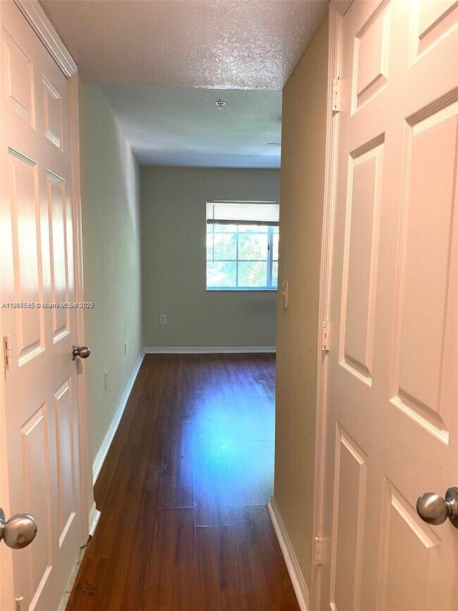 Building Photo - 2564 Centergate Dr