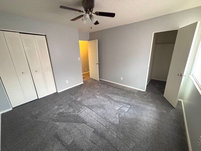 Building Photo - Charming 2-Bedroom Condo for Rent
